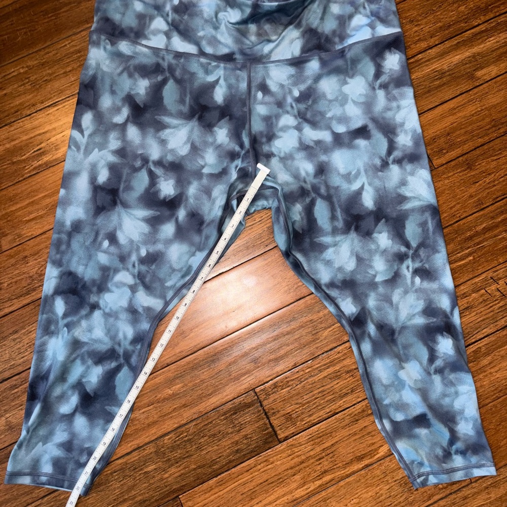 Athleta Bundle 2 pairs of Leggings, 1 pair of shorts
